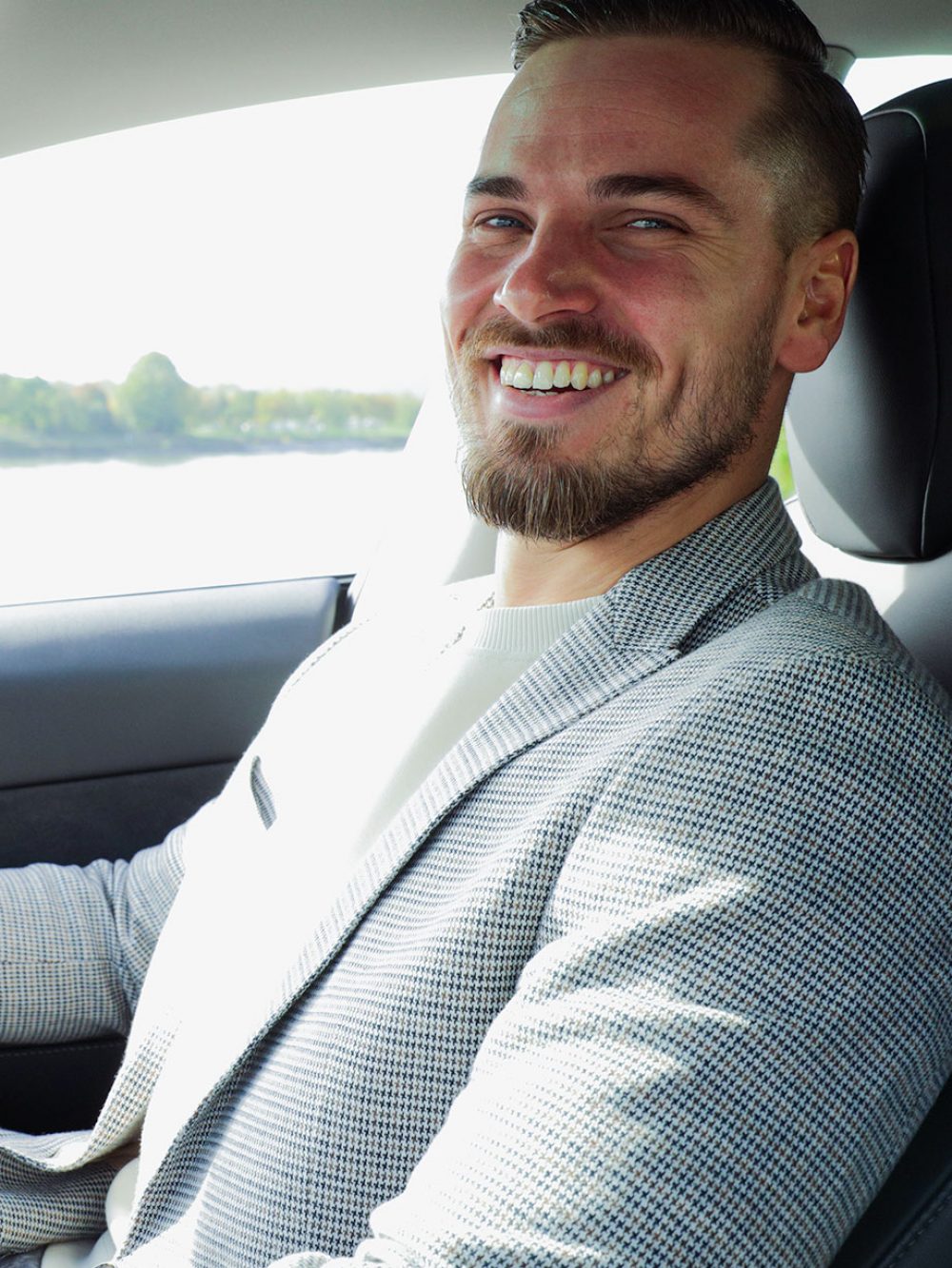 DK-Personenbeförderung_Chauffeurservice_Flughafentransfer-Service_Airportservice_Airport-Shuttle-Service